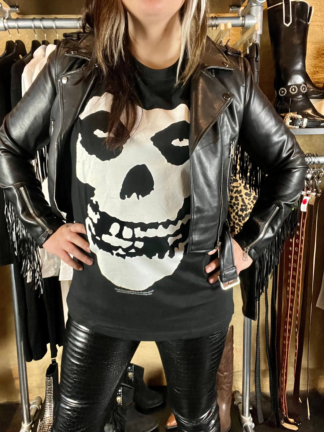 How to style an oversized band shirt - House of Bones 