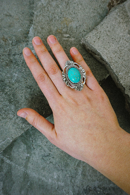 Large Turquoise Oval Stone Leaf Western Stretch Ring