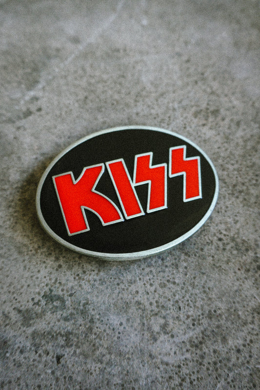 Belt Buckle Kiss