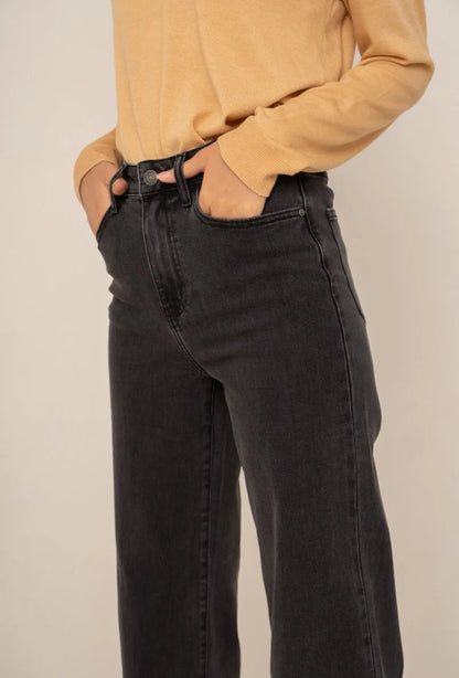 Wide Leg Washed Jeans