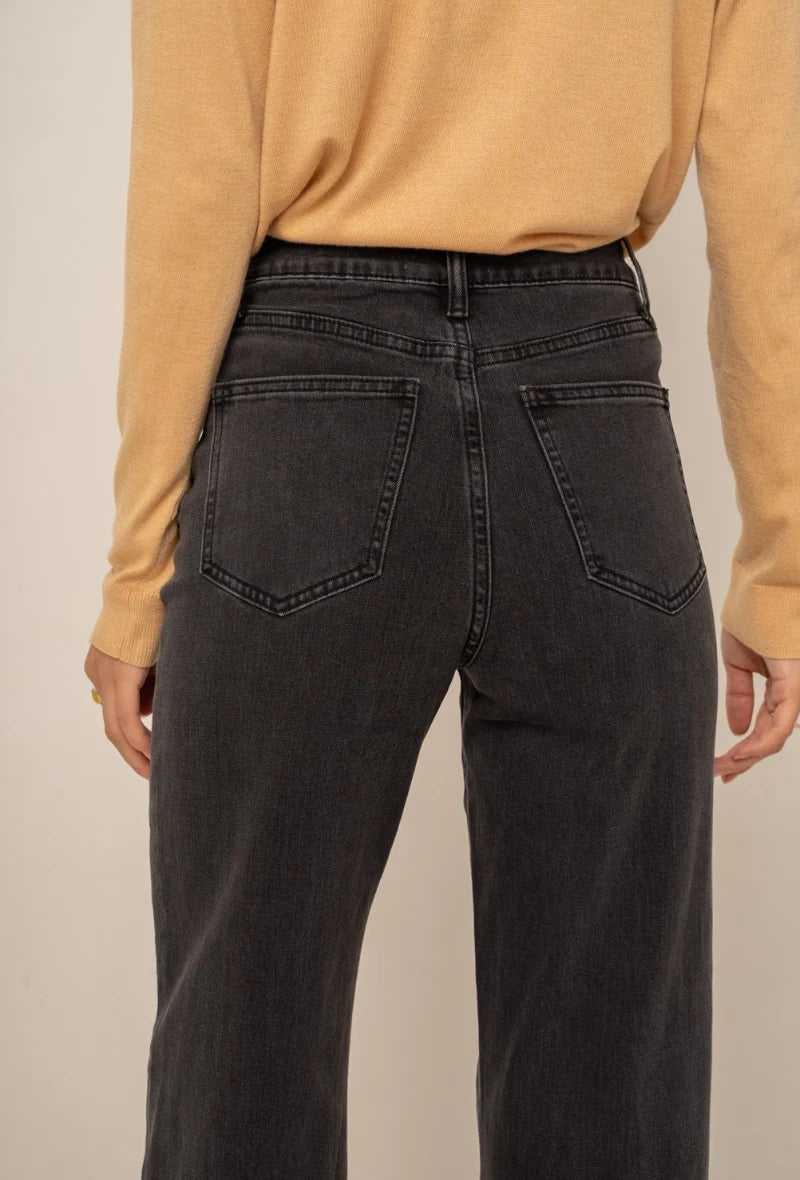 Wide Leg Washed Jeans